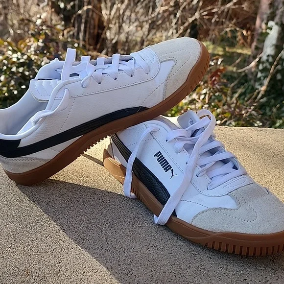 Puma White and Black Sneakers with Brown Sole - Picture 7 of 8